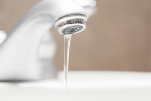 Lee más sobre el artículo 5 consejos que debes poner en práctica ya para ahorrar agua en casa