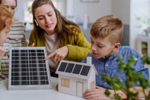 Lee más sobre el artículo ENERGÍA SOLAR EN EL HOGAR: VENTAJAS Y DESVENTAJAS