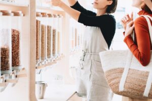Lee más sobre el artículo GUÍA COMPLETA PARA INICIARTE EN LA COMPRA A GRANEL