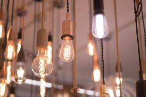 Lee más sobre el artículo SEIS TENDENCIAS QUE MARCARÁN LA ILUMINACIÓN EN 2025