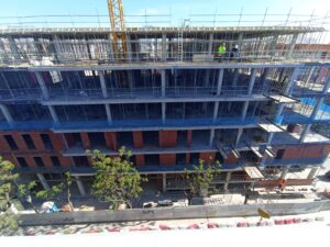 Lee más sobre el artículo Edificio Armonía II: ¡Alcanzamos la cota máxima en Cuatre Carreres!