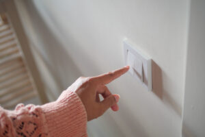 Lee más sobre el artículo Tu hogar sigue consumiendo aunque no estés: por dónde se va la energía